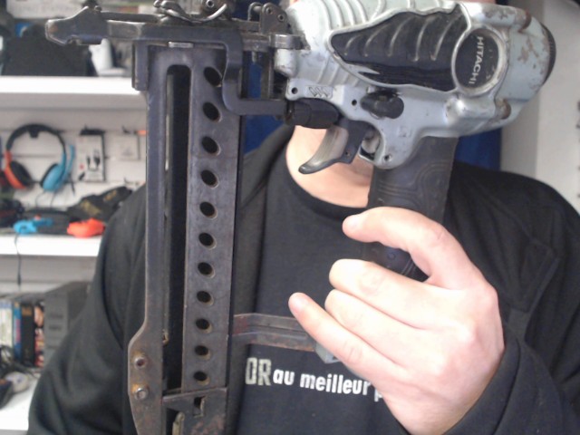 Cloueuse finition hitachi