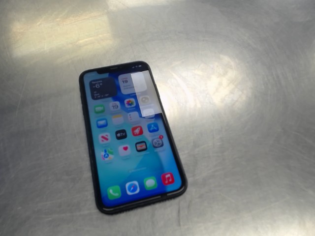 Iphone 11 noir 64gb (81%batterie)