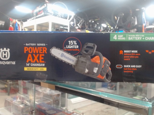 Chainsaw medium duty 225i