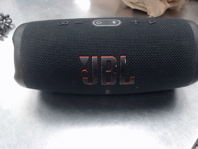 Jbl charge 5 usage