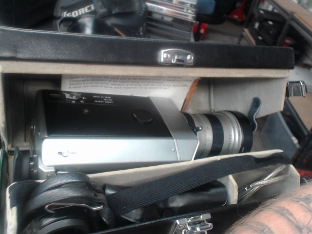 Vielle camera canon super 8 dans saccoch