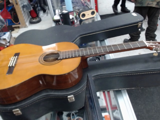 Guitare acoustique yamaha g231