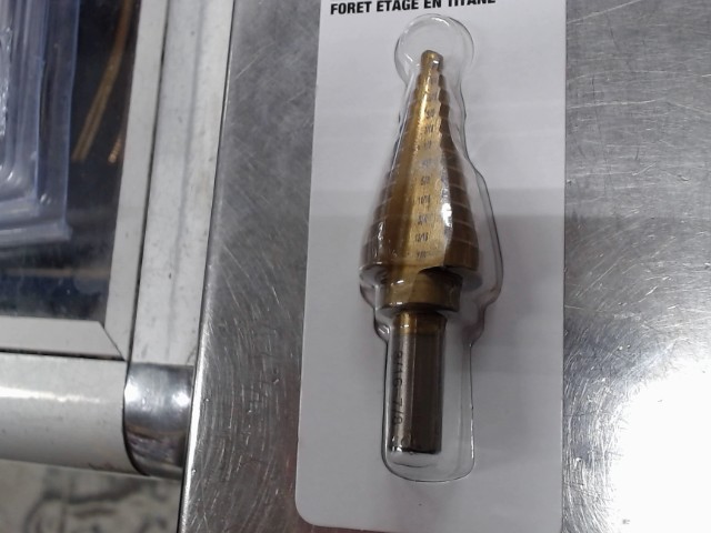 Foret �tag� en titane