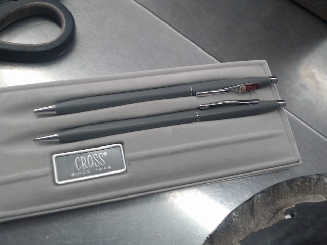 Crayon commen neuf+casegris