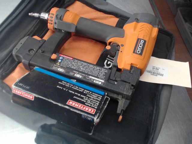 Stapler rigid dans �tui