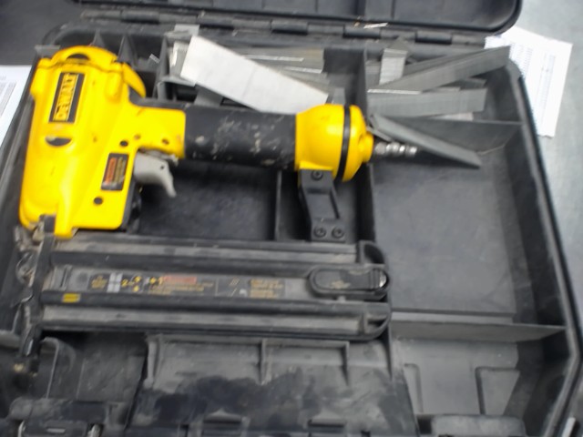 Cloueuse dewalt 18ga dcase