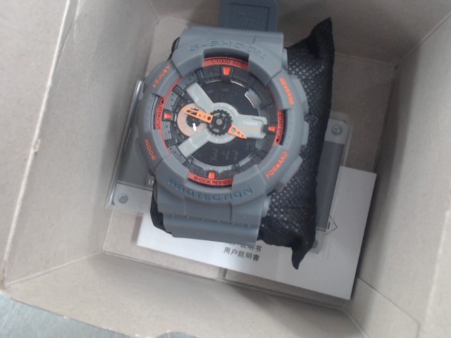Montre homme gris et orange