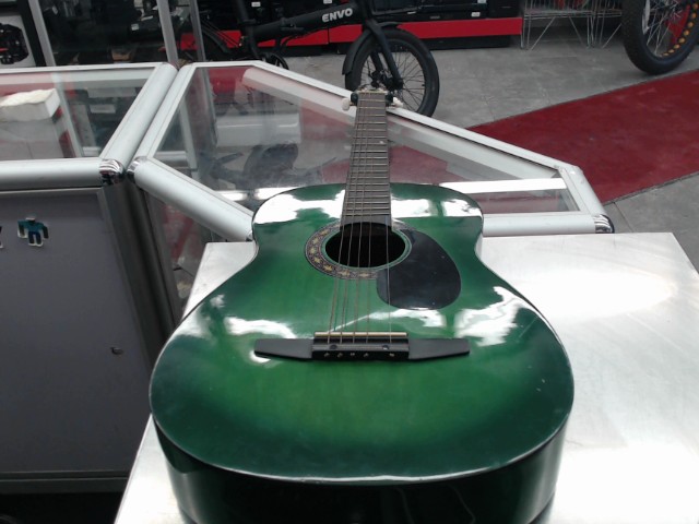 Guitar accoustique vert