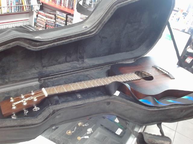 Guitare acoustique dreadnought + case