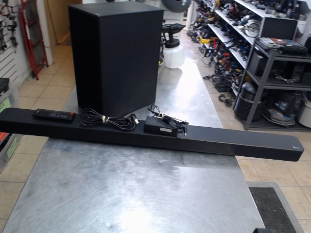 Soundbar + sub + man + fils