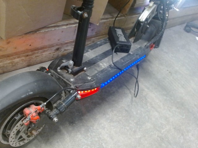 Scooter electrique + chargeur