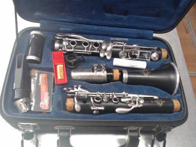 Clarinette dans case