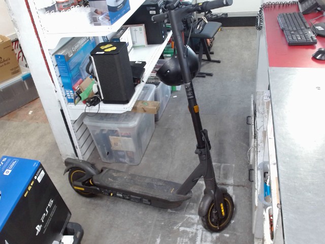 Trotinette electrique avec chargeur