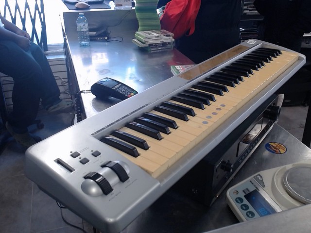 Kkeyboard gris et jaune