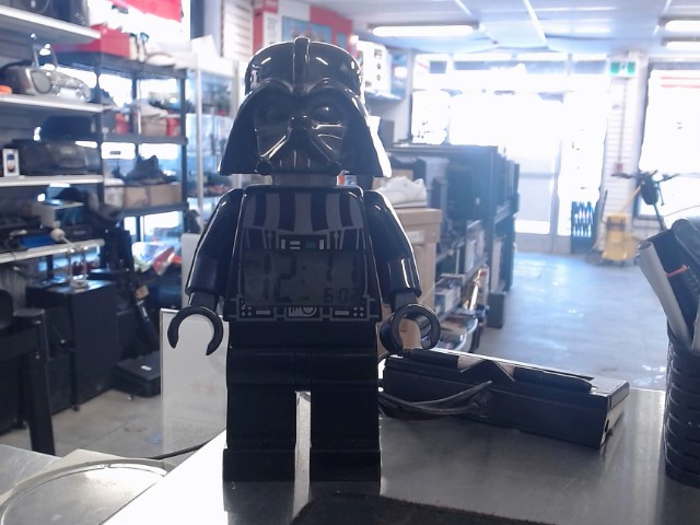 2014 lego clock dark vador