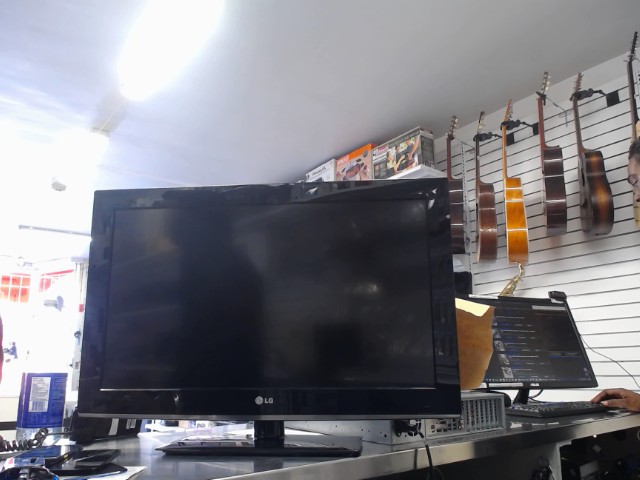 Tv lg 32 pouces avec man
