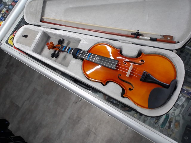 4/4 violin with case like new