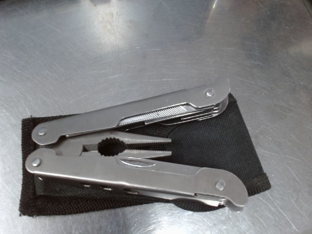 Pince multitool+ etuis