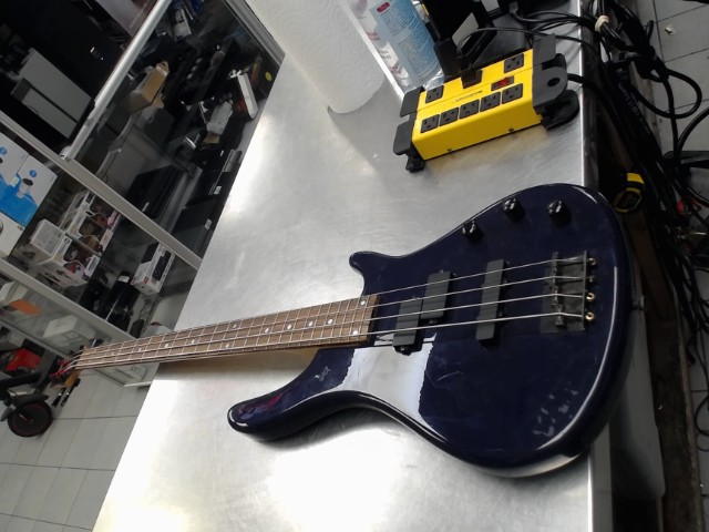 Guitar bass barracuda mauve