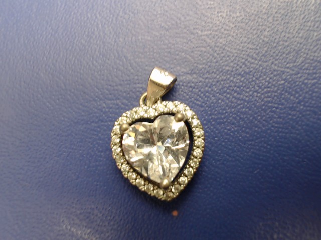 Pendentif coeur avec zircon