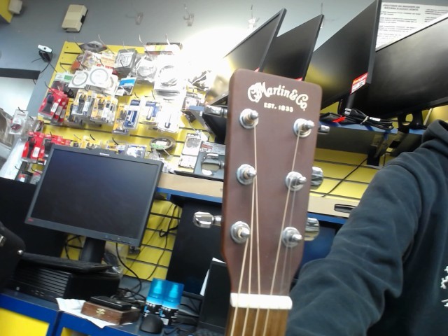 Guitar acoustic w/ a big crack on it