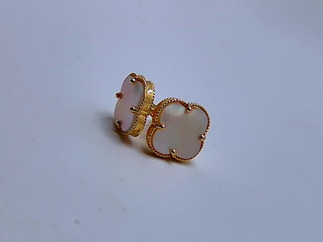 BOUCLES D OREILLES EN OR 10KT NEW