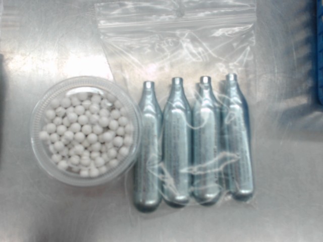 Lot 4 bonbonnes de co2 + pot de billes
