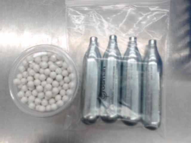 Lot 4 bonbonnes de co2 + pot de billes