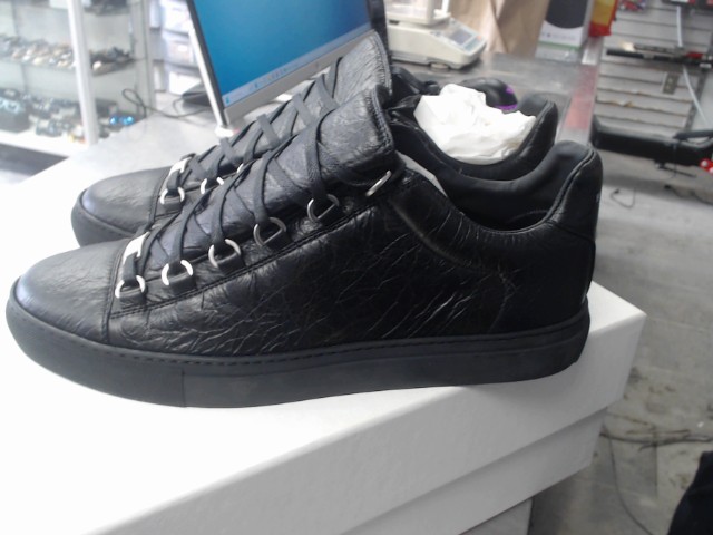 Balenciaga arena noir neuf dans boite