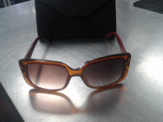 Lunette de soleil gucci +papier+etuis