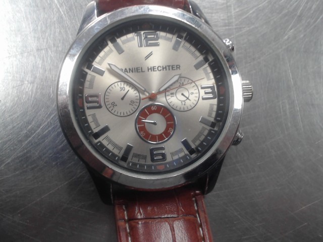 Montre daniel hechter + bracelet rouge