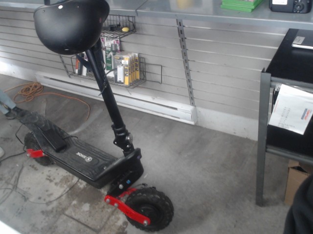 Trottinette electrique avec chargeur