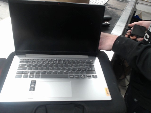 Lenovo gris avec chargeur et housse