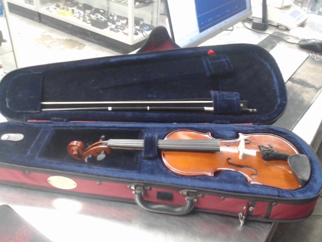 Petit violon avec gratte, acc et case