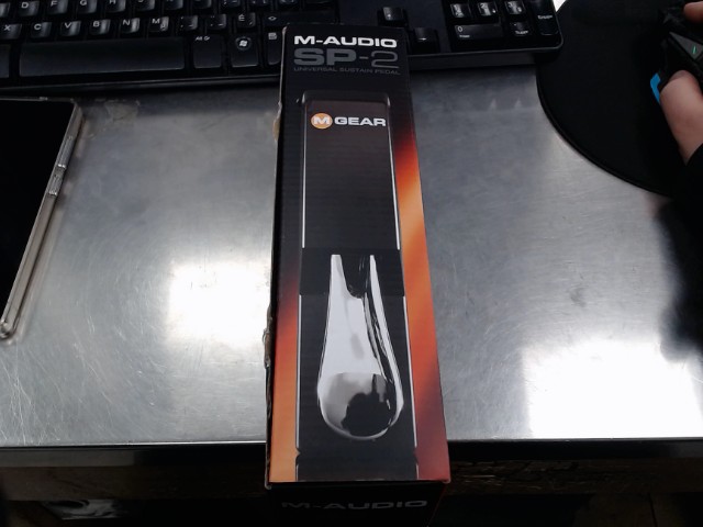 Universal sustain pedal in box