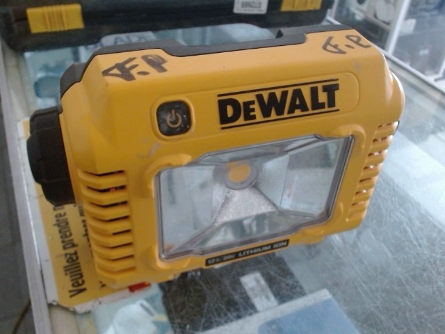 Lumiere dewalt a batterie 20v