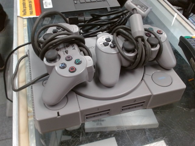 Console ps1 avec 2 manette et acc