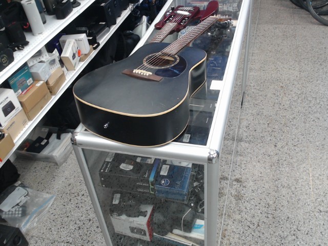 Guitare norman b18 noire avec case
