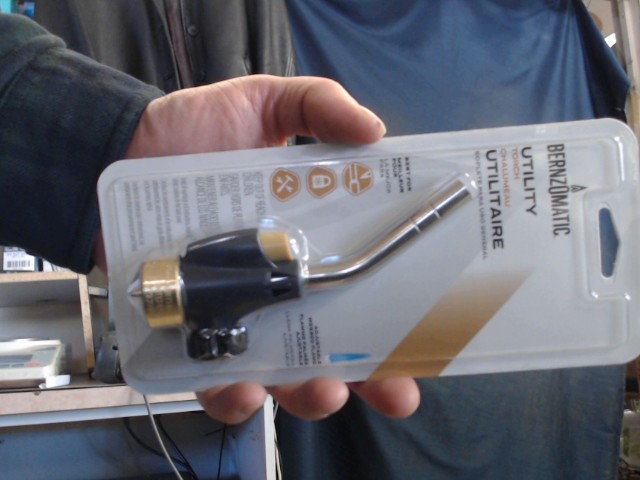 Adjustable flame torch