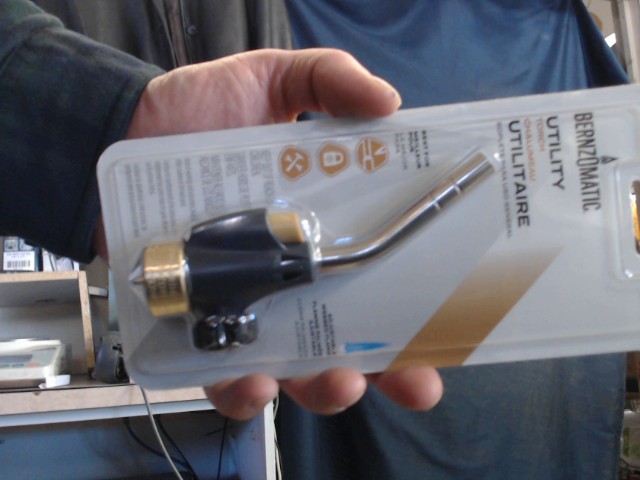 Adjustable flame torch