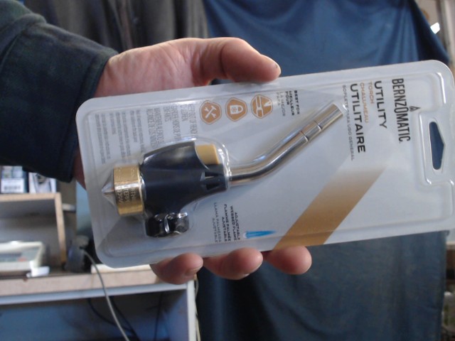 Adjustable flame torch