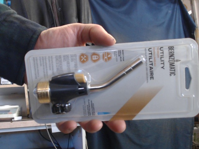 Adjustable flame torch