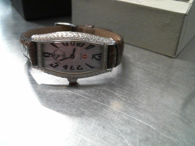 Montre rectangulaire incrust�e bracelet