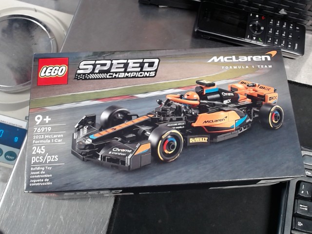 2023 mclaren  formula 1 car