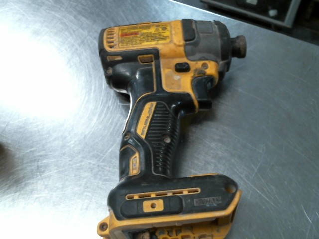 Drill dewalt avec bite etoille et peintu