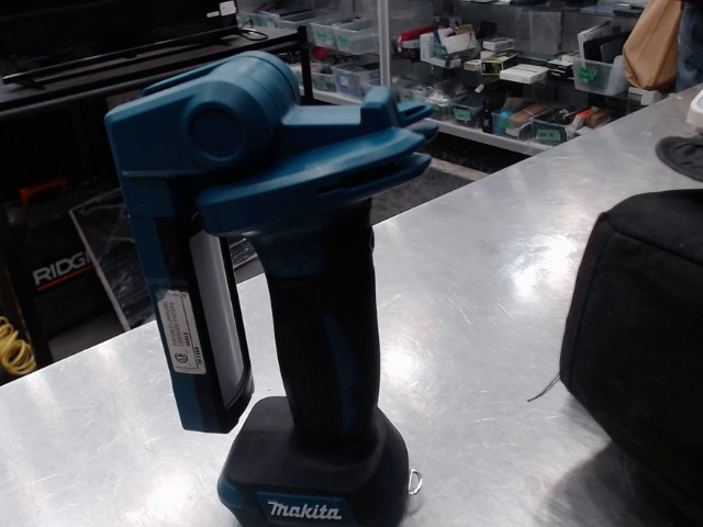 Lumiere led portative 18v