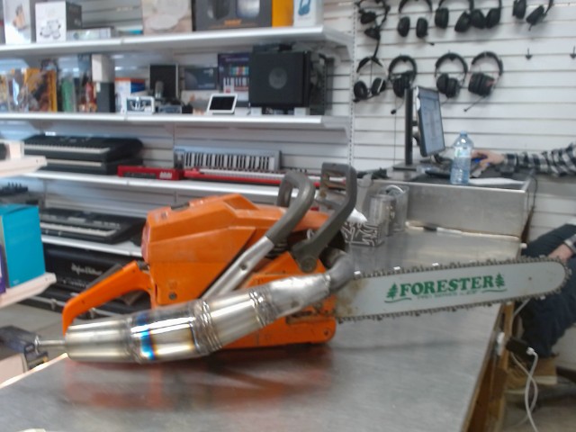 Tron�onneuse thermique husqvarna