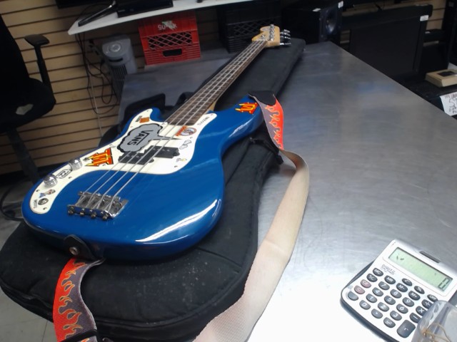 Guitare bass avec etui�