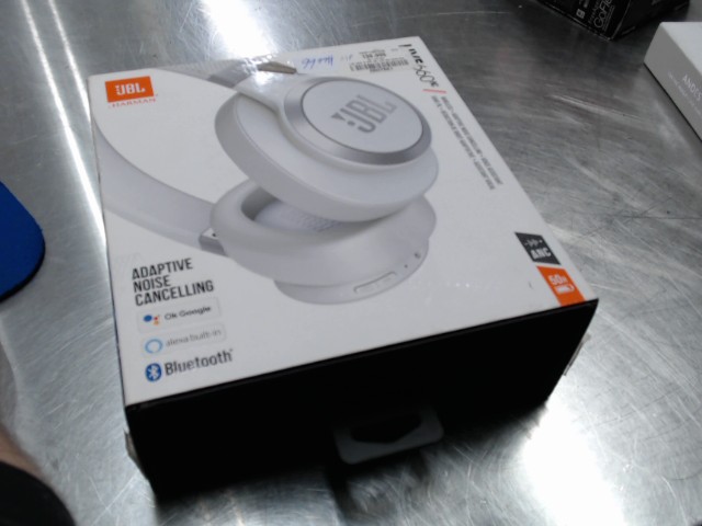 Like new in box jbl live 660 wireless