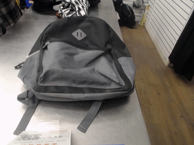 Sac a dos noir et gris